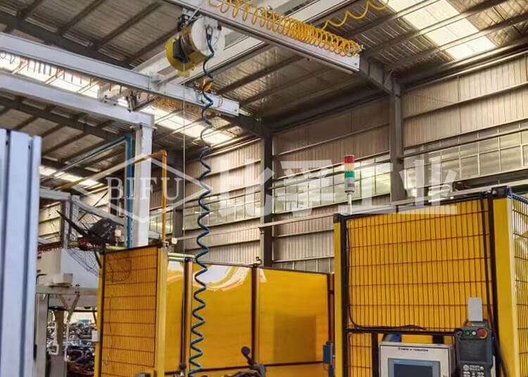 汽車(chē)主機(jī)廠焊接氣動(dòng)平衡吊案例