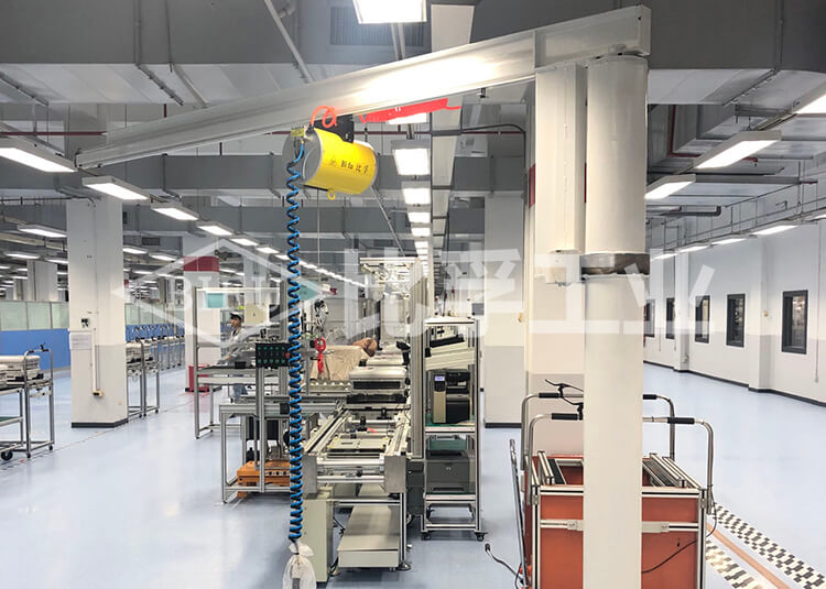 電子基站氣動(dòng)平衡吊案例