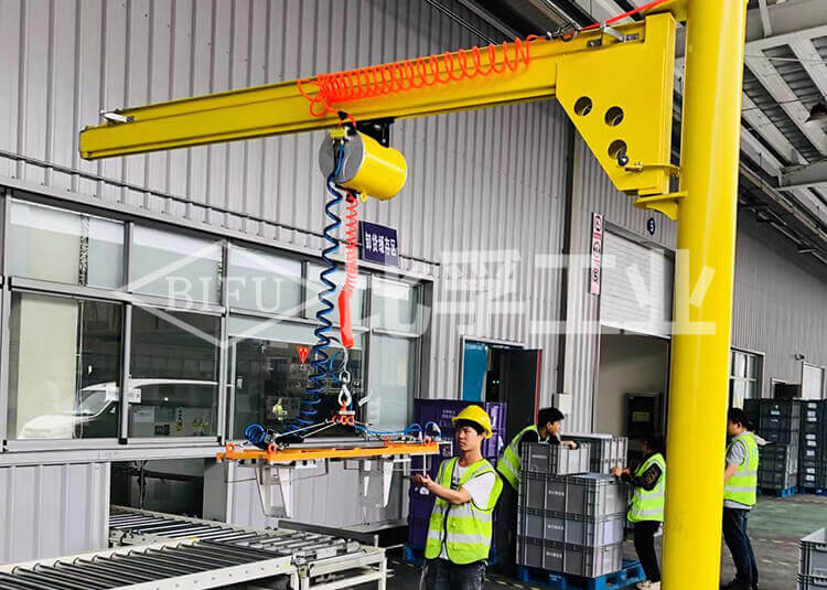 汽車(chē)主機(jī)廠上下貨氣動(dòng)平衡吊案例