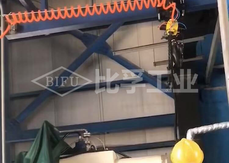 新能源電池材料防爆氣動(dòng)葫蘆案例