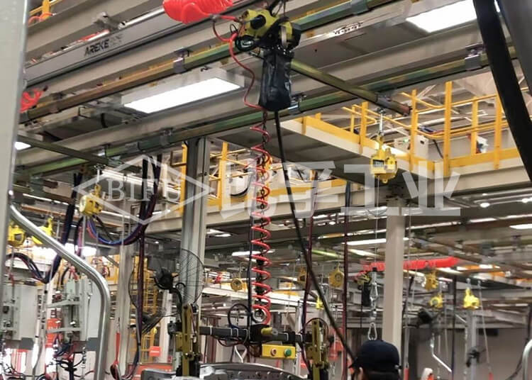 主機(jī)廠裝配線氣動(dòng)葫蘆案例