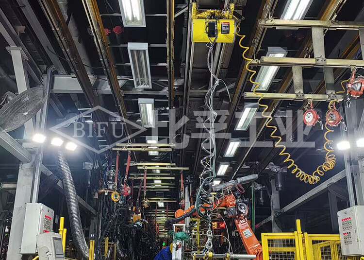 汽車(chē)主機(jī)廠側(cè)圍氣動(dòng)平衡吊案例