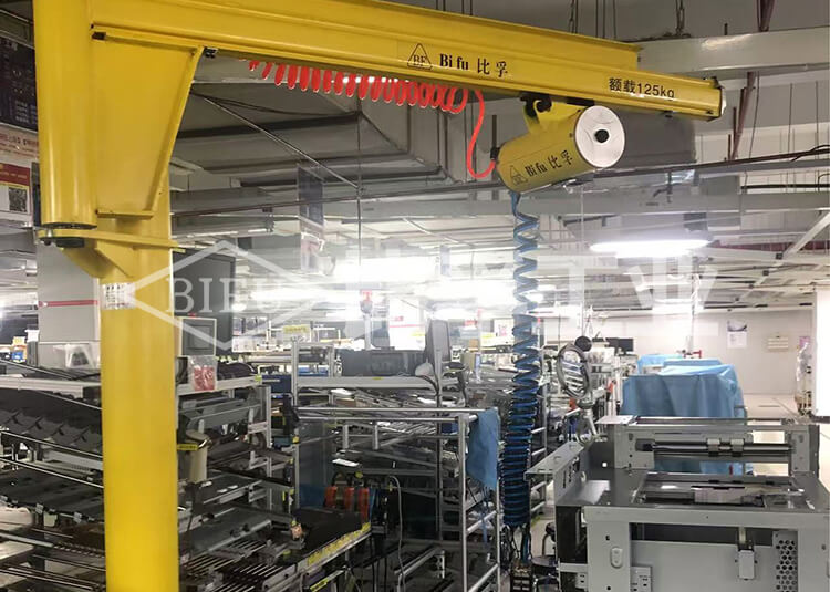 產(chǎn)品機(jī)箱下線氣動(dòng)平衡吊案例