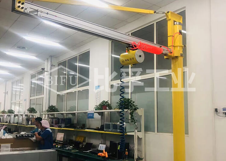 電腦主機(jī)上下線氣動(dòng)平衡吊案例