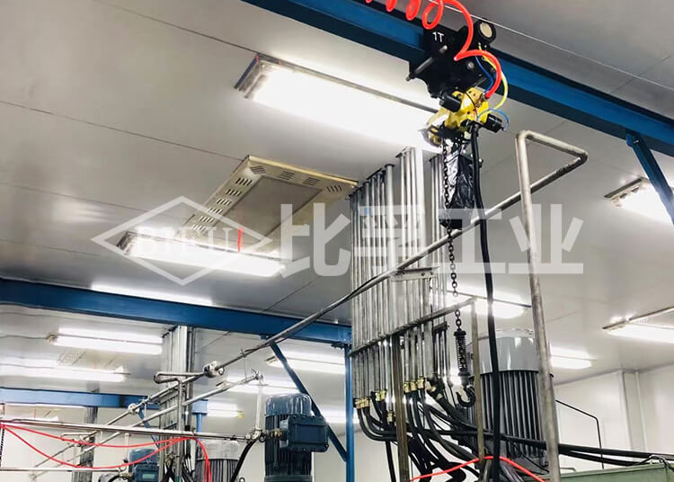 新能源電池原材料防爆氣動(dòng)葫蘆案例