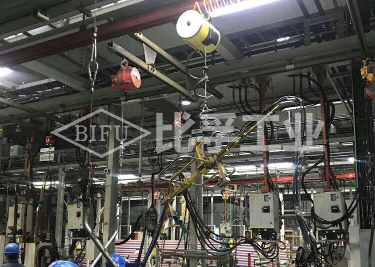 汽車(chē)主機(jī)廠底盤(pán)氣動(dòng)平衡吊案例