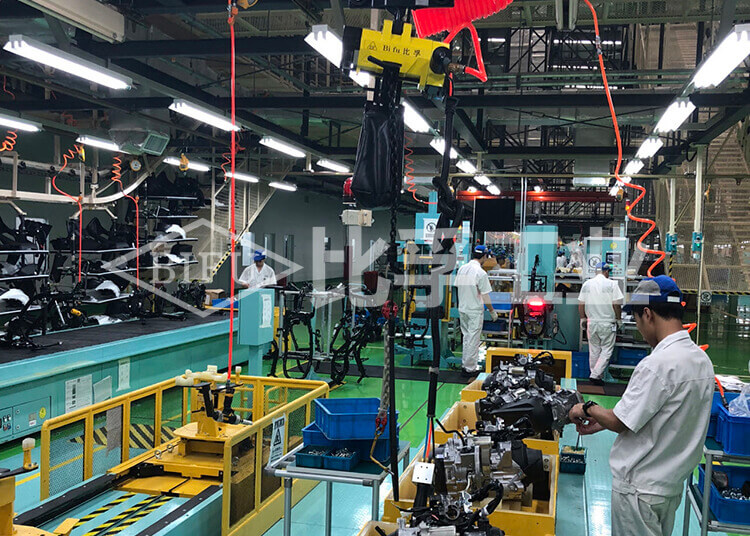 摩托車(chē)組裝線氣動(dòng)葫蘆案例