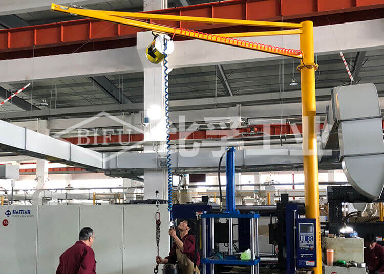 注塑機(jī)上下料氣動(dòng)平衡吊案例