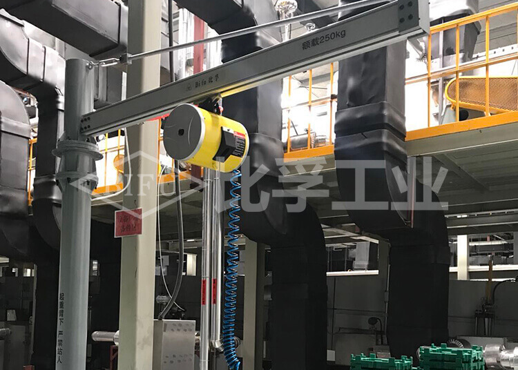 新能源電池車(chē)間氣動(dòng)平衡吊案例