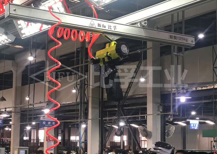 摩托車(chē)發(fā)動(dòng)機(jī)氣動(dòng)葫蘆案例