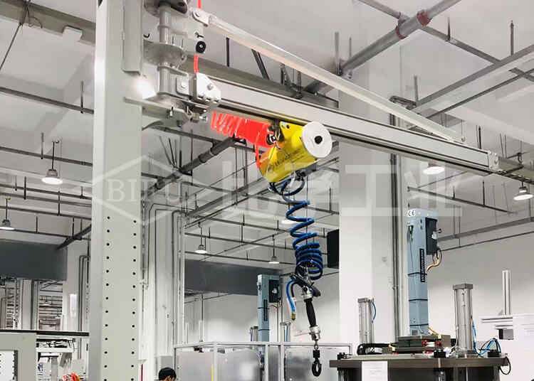 電子元件上下料氣動(dòng)平衡吊案例