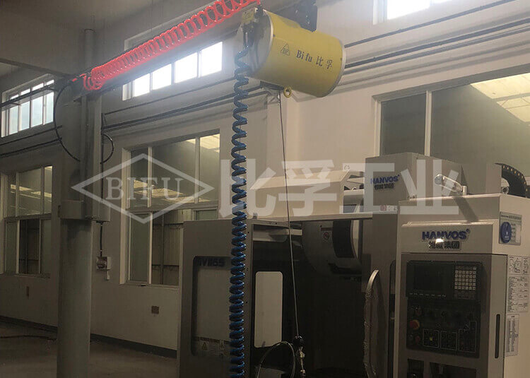 加工中心上下料氣動(dòng)平衡吊案例