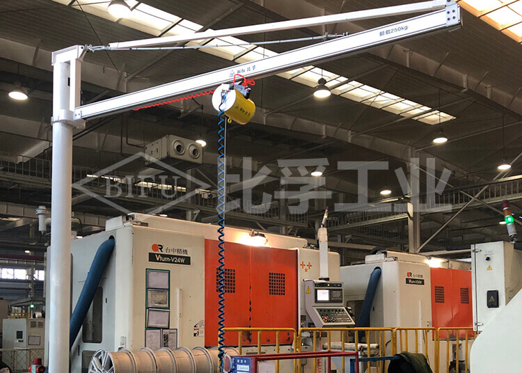 重卡輪轂上下線氣動(dòng)平衡吊案例