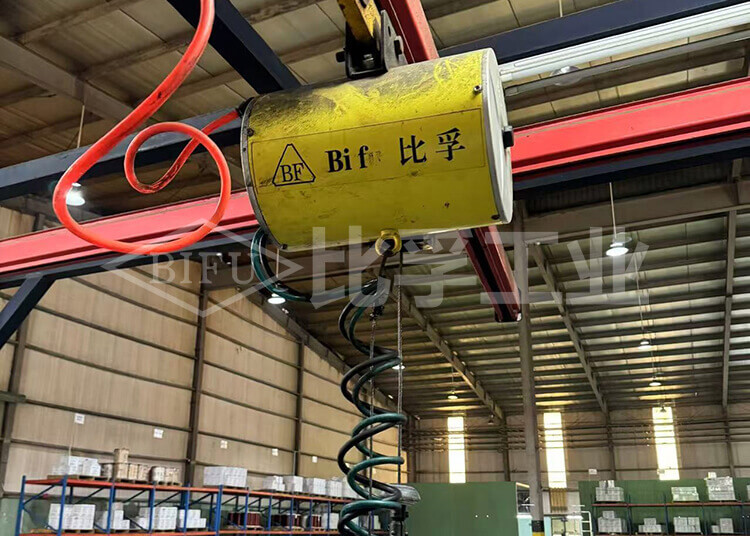 電線電纜上下線氣動(dòng)平衡吊案例